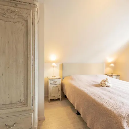 Inviting Holiday In With Garden * Nieuwpoort